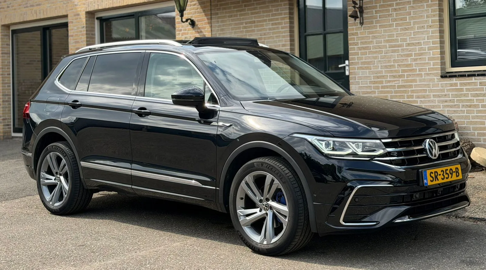 Volkswagen Tiguan (2018) — foto 1