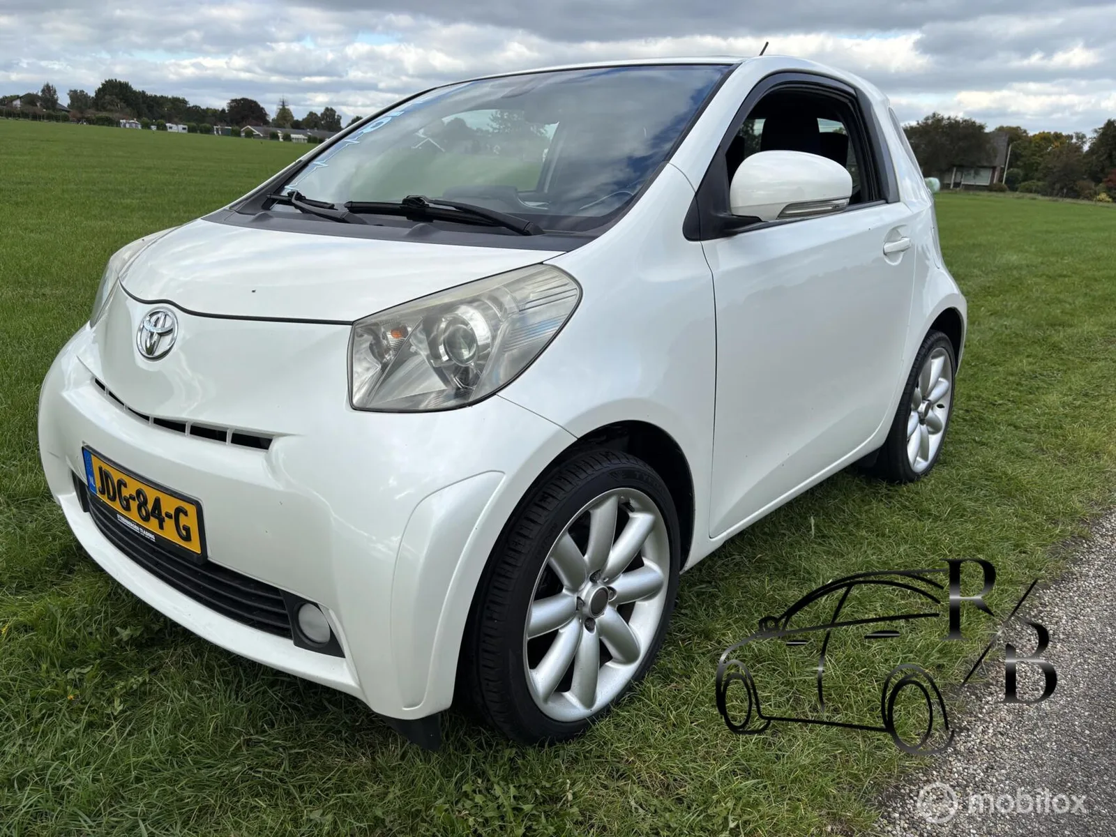 Toyota iQ (2010) — foto 1