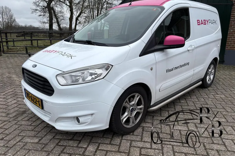 Ford Transit Courier (2016)