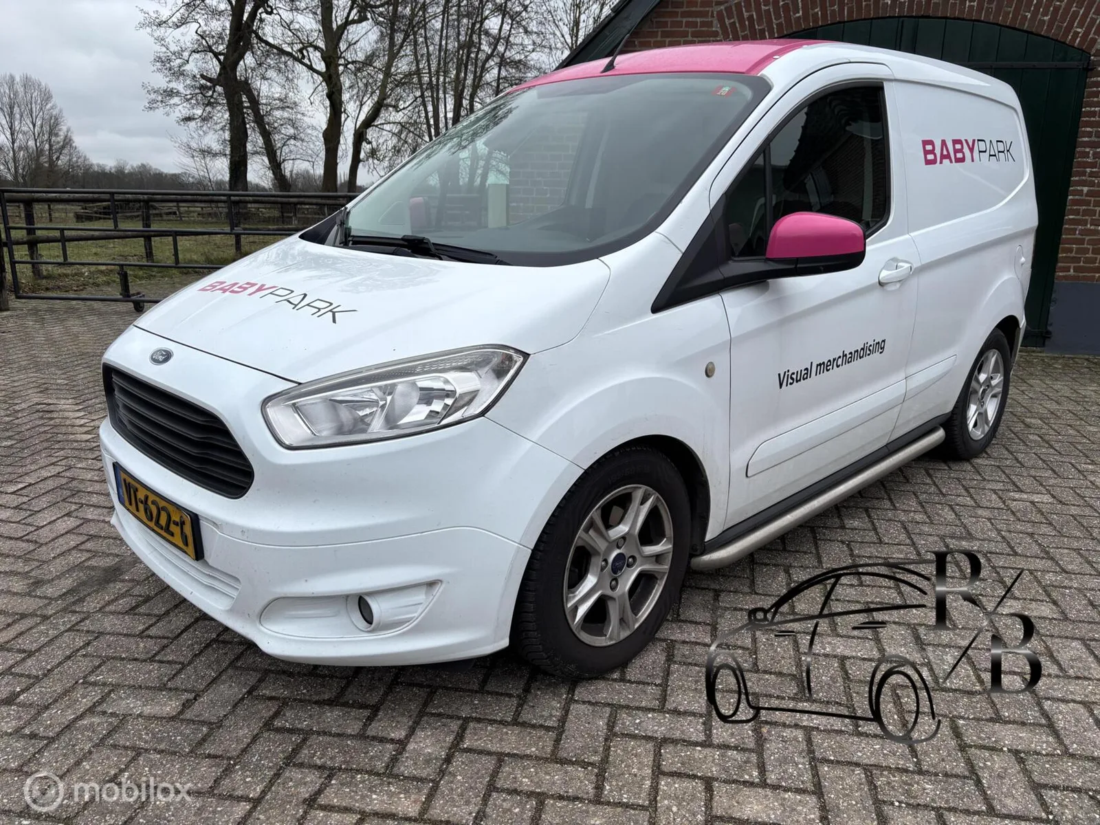 Ford Transit Courier (2016) — foto 1