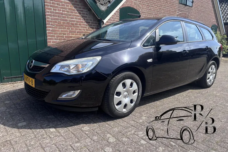 Opel Astra Sports Tourer (2011)