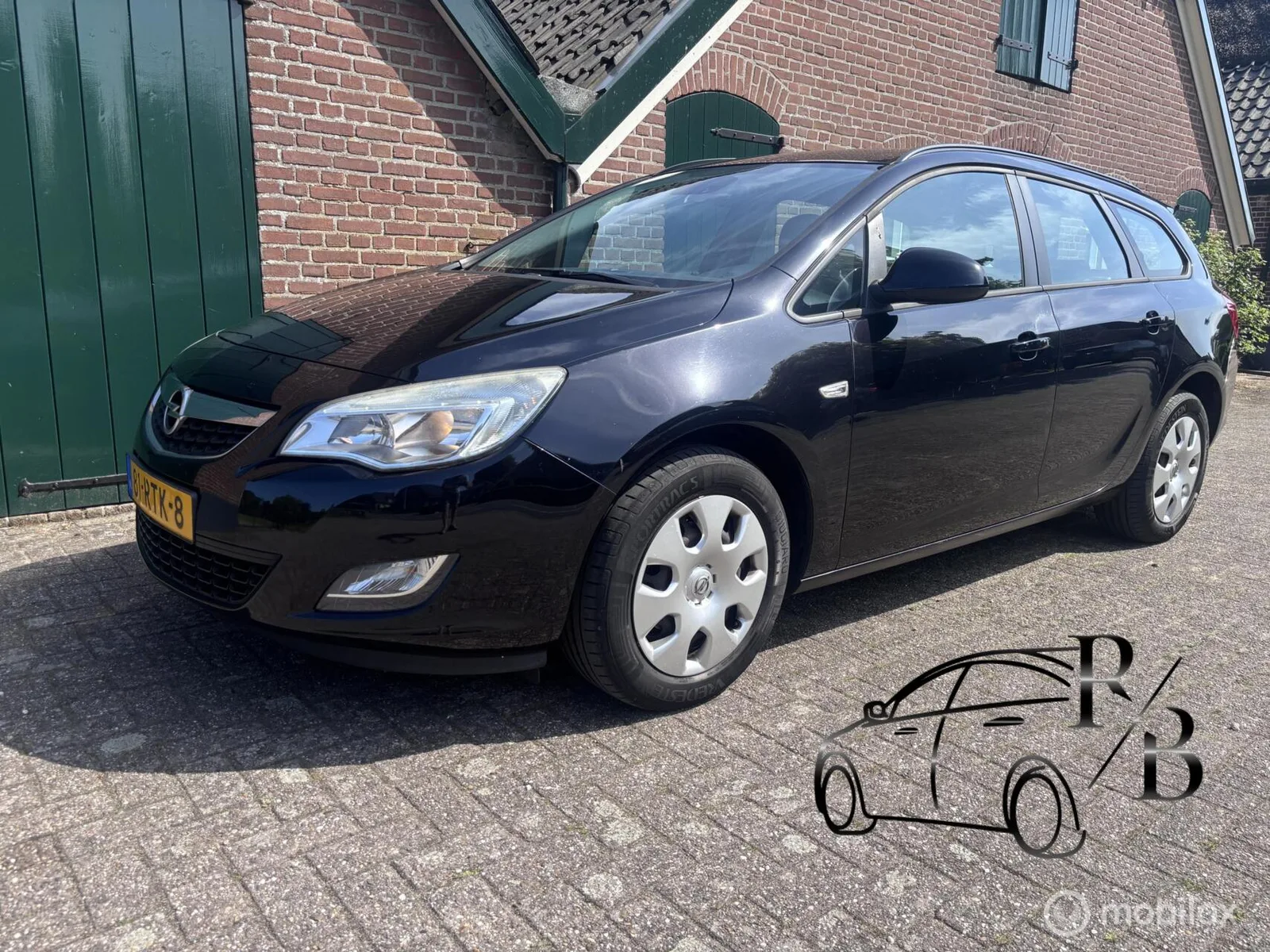 Opel Astra Sports Tourer (2011) — foto 1