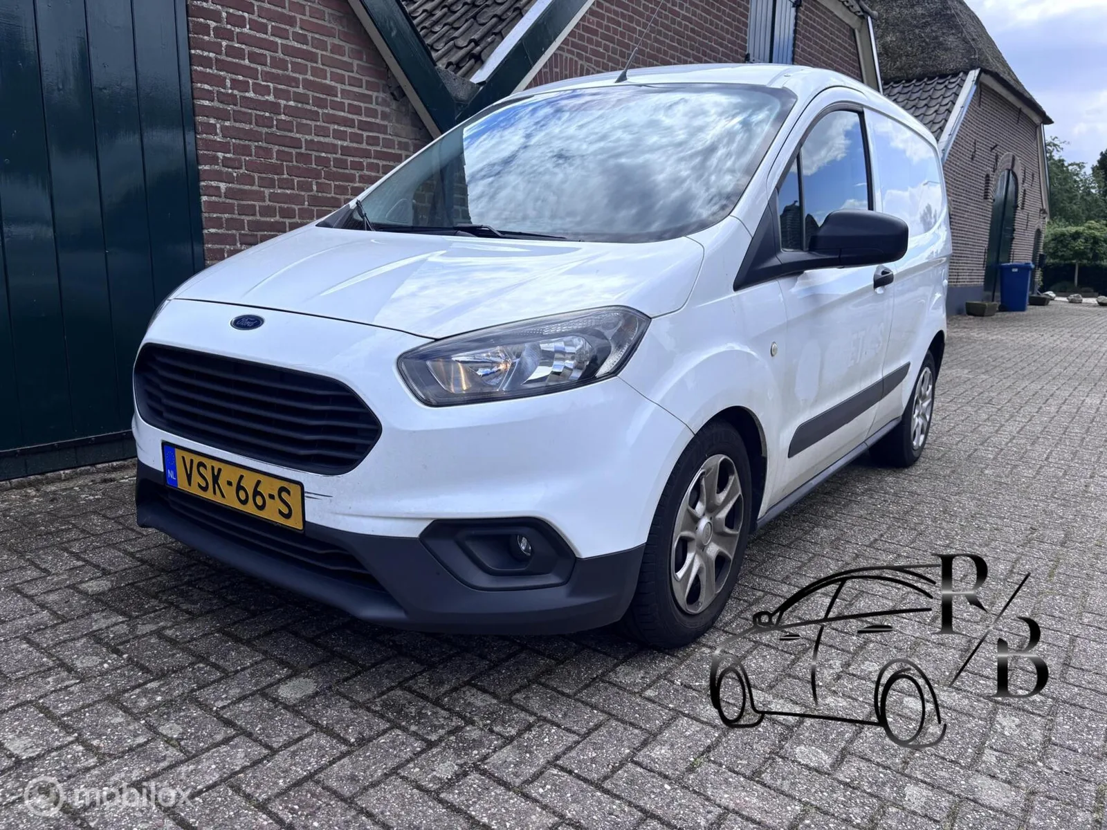 Ford Transit Courier (2020) — foto 1