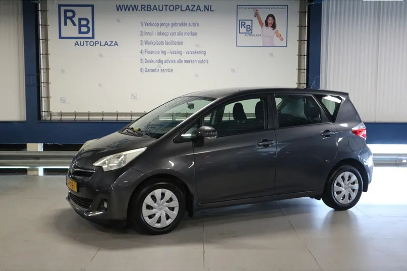 Toyota Verso-S (2011)