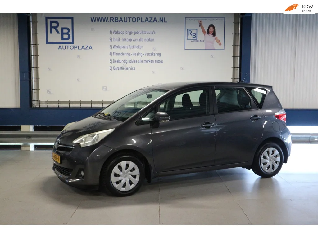 Toyota Verso-S (2011) — foto 1