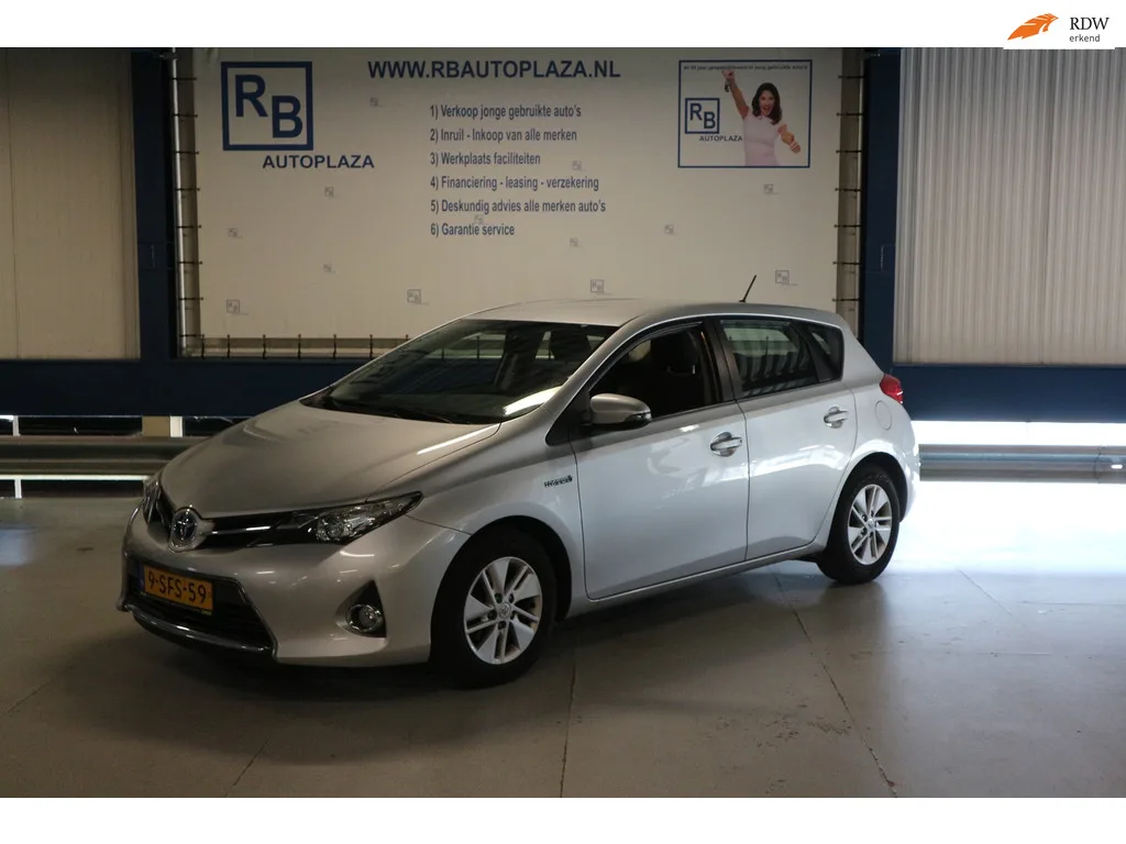 Toyota Auris (2013) — foto 1