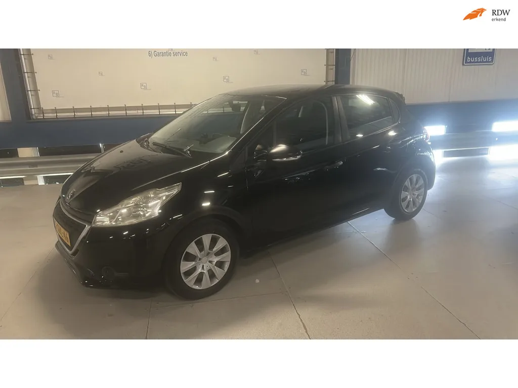 Peugeot 208 (2014) — foto 1