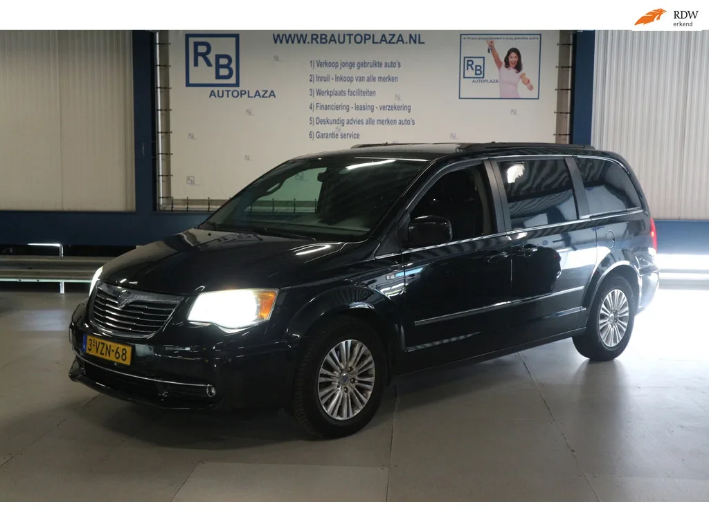 Lancia Voyager (2012) — foto 1