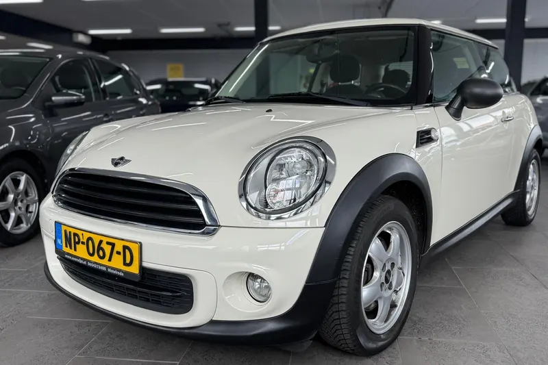 MINI One (2012)