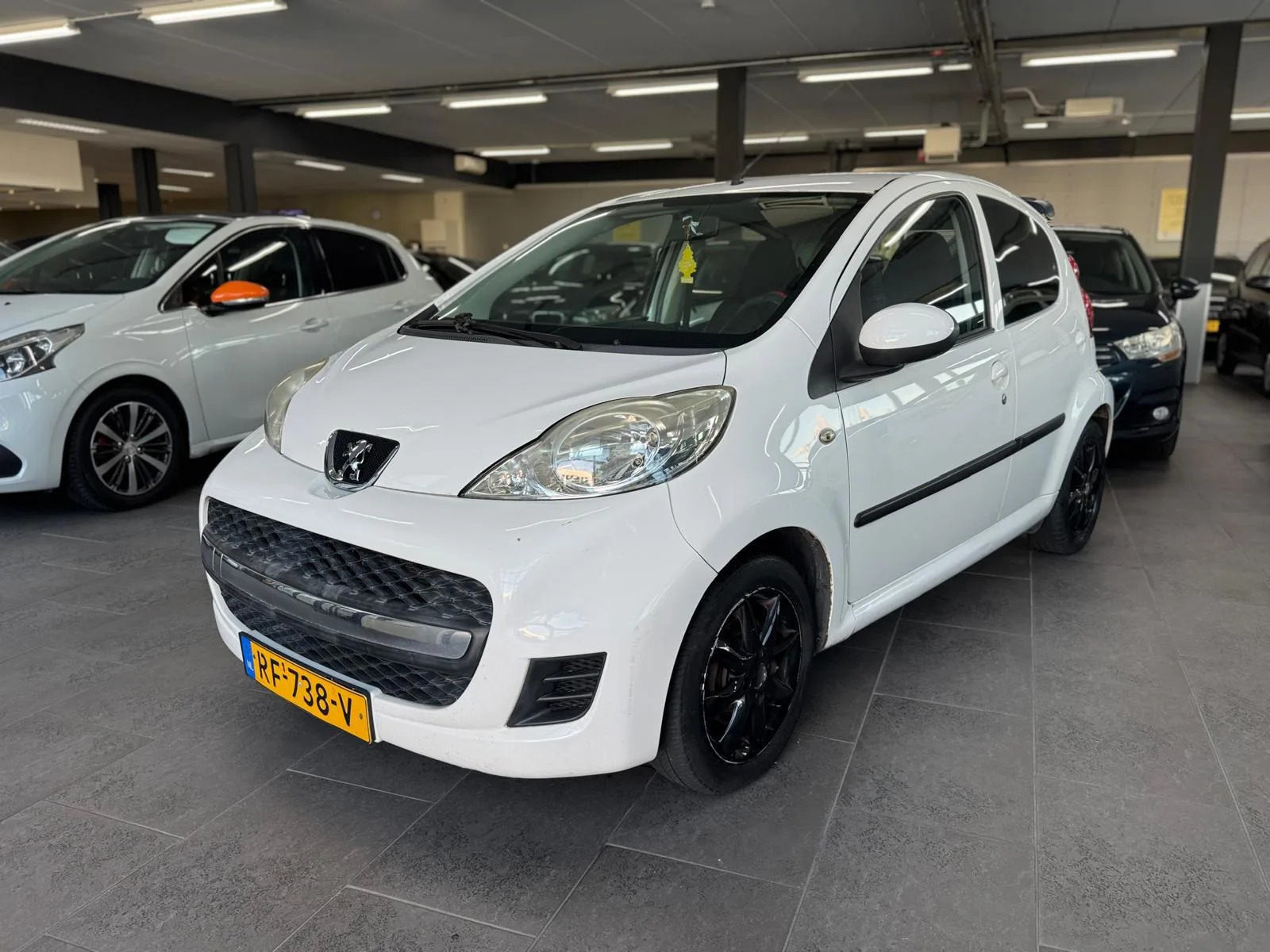 Peugeot 107 (2010) — foto 1