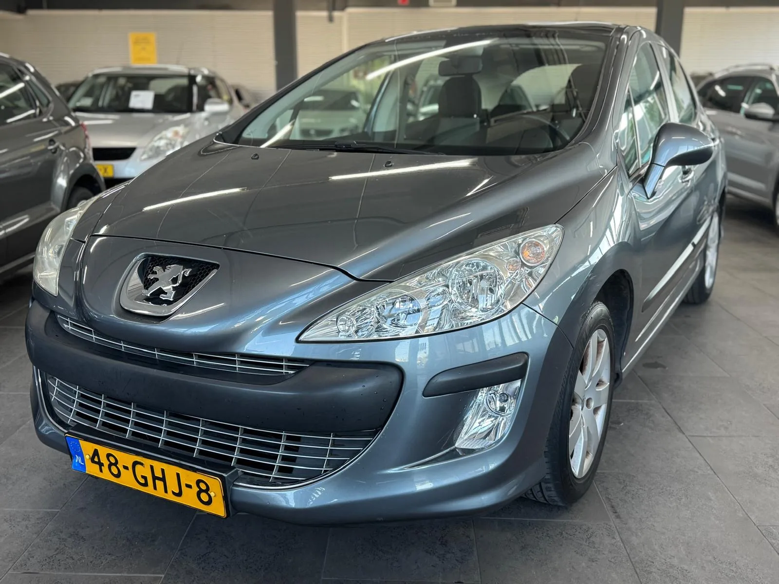 Peugeot 308 (2008) — foto 1