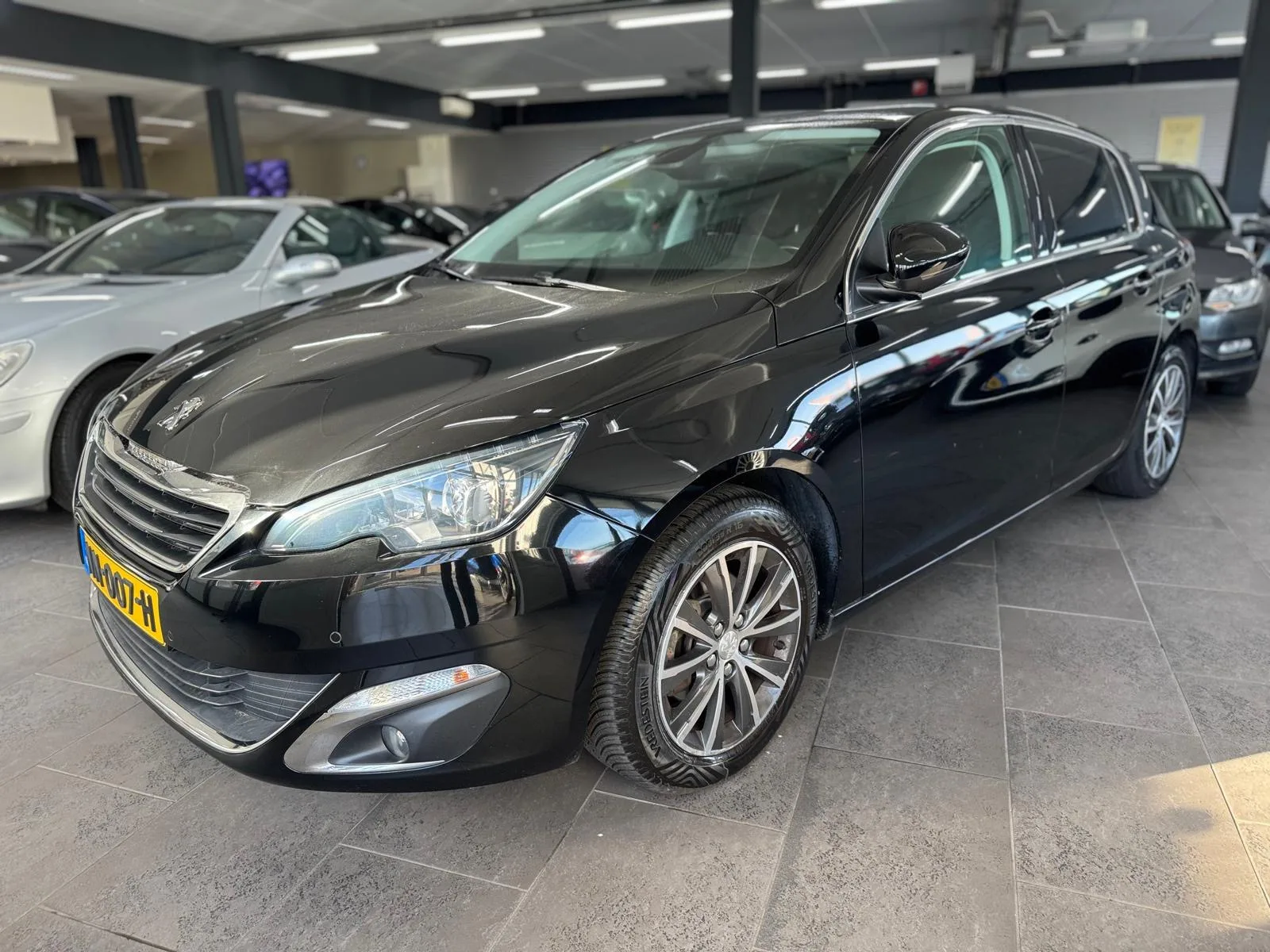 Peugeot 308 (2017) — foto 1