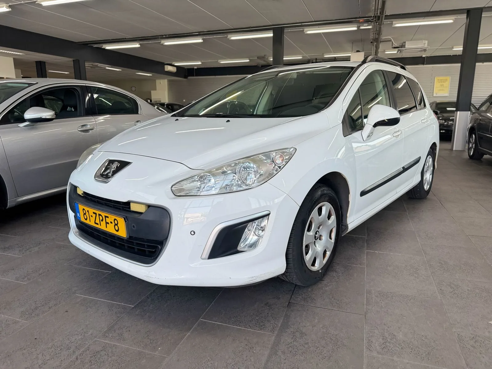 Peugeot 308 (2013) — foto 1