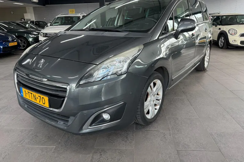 Peugeot 5008 (2014)