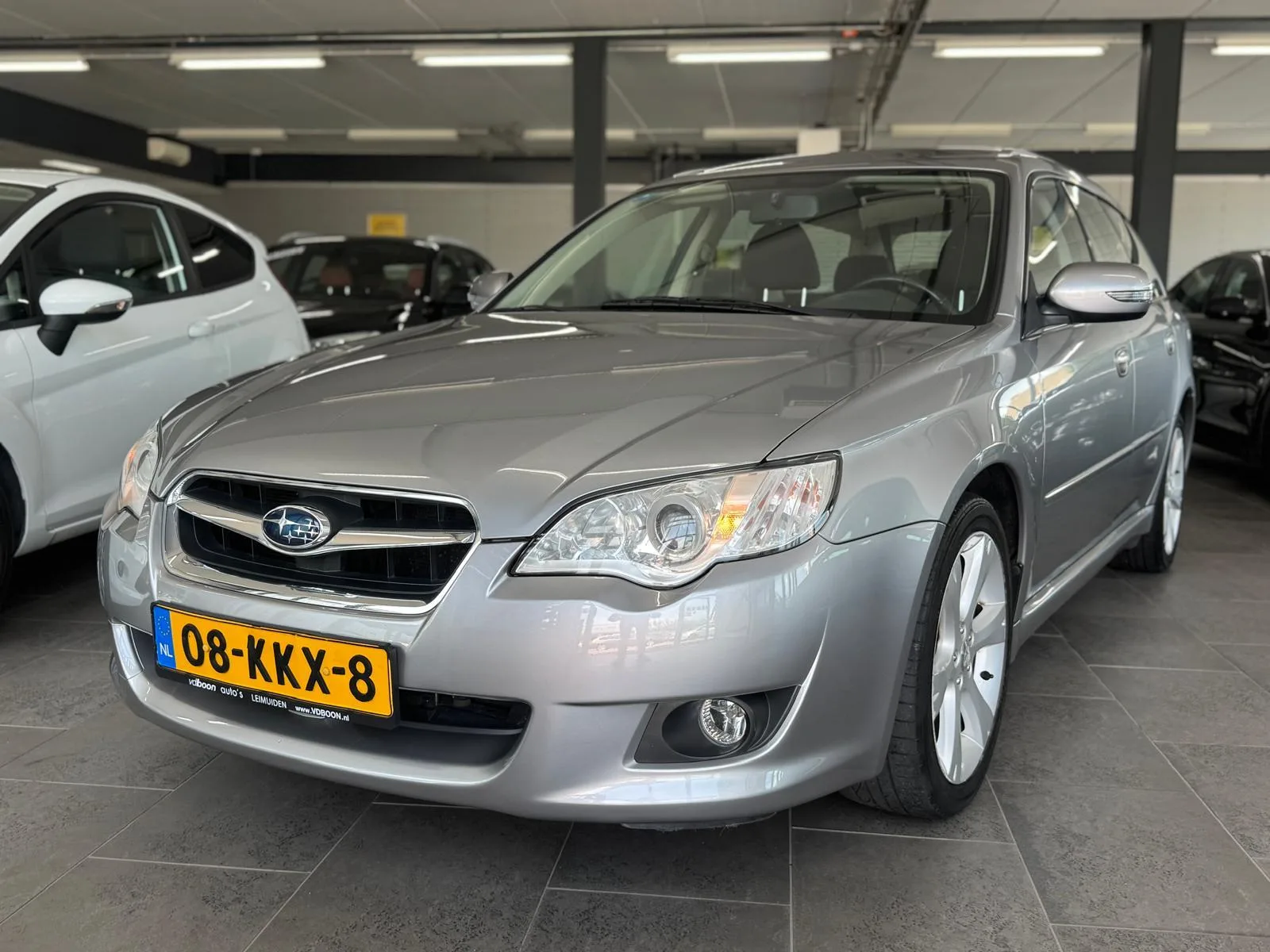 Subaru Legacy (2010) — foto 1