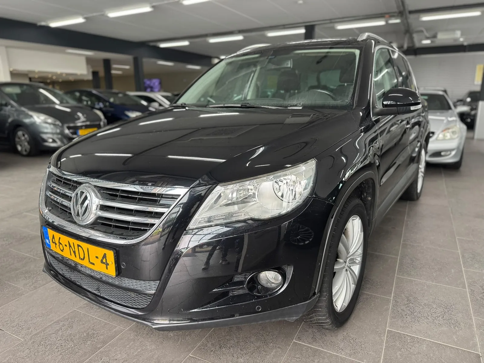 Volkswagen Tiguan (2010) — foto 1