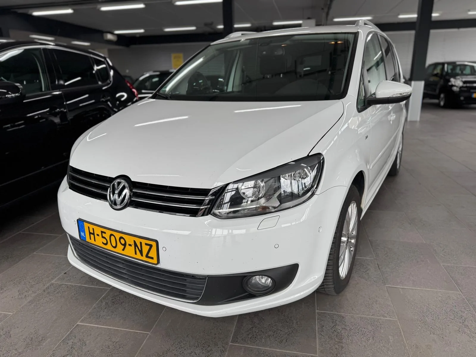 Volkswagen Touran (2014) — foto 1