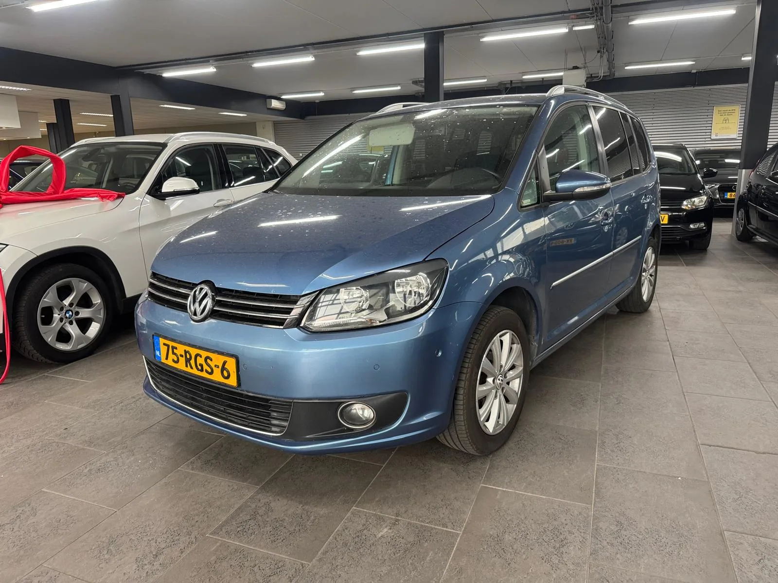 Volkswagen Touran (2011) — foto 1
