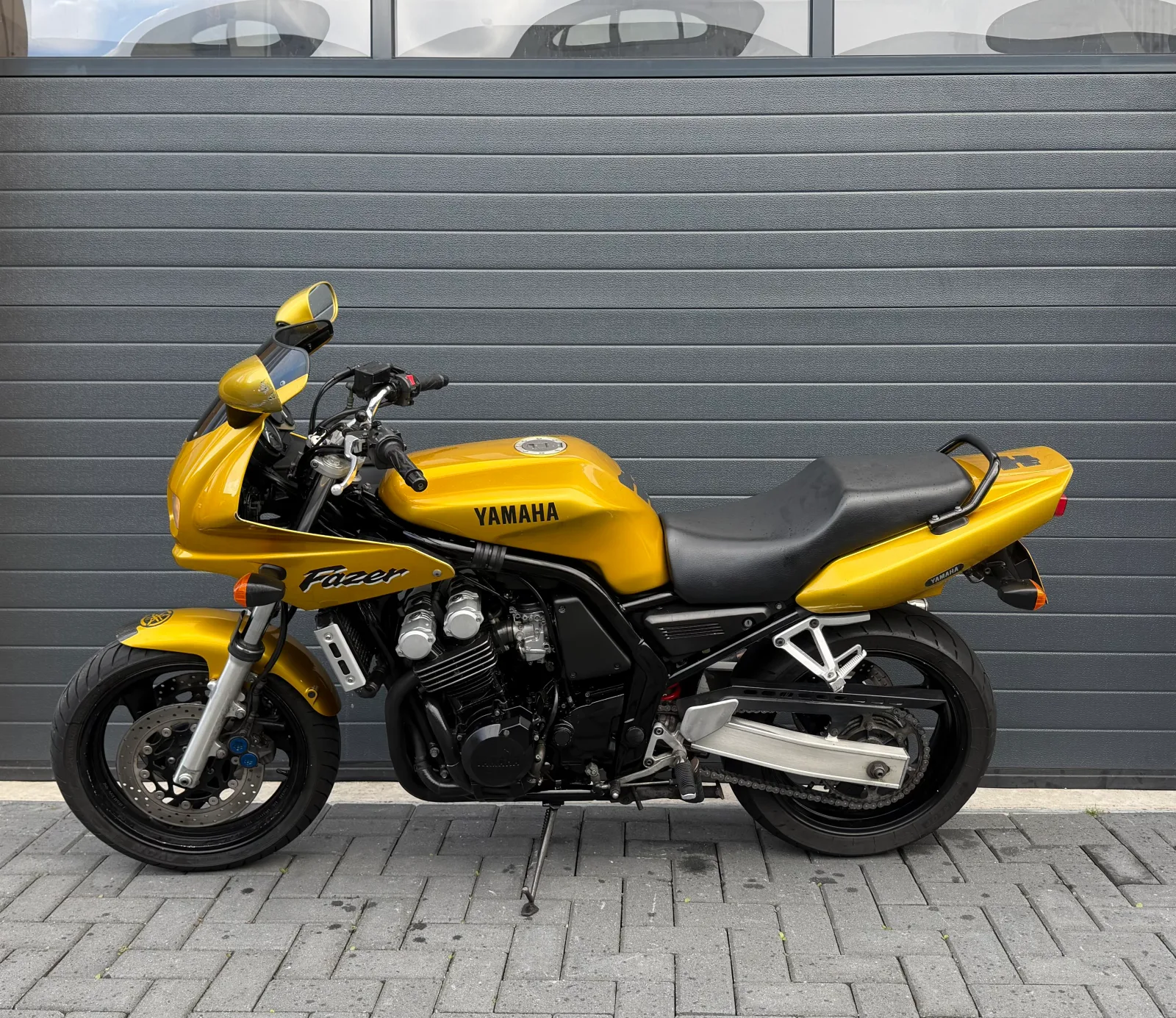 Yamaha FZS 600 Fazer (1999) — foto 1