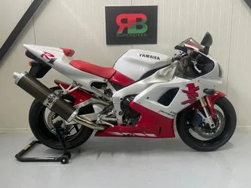 YAMAHA YZF (1998) — foto 1