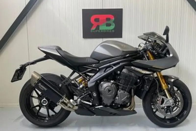 Triumph Speed Triple 1200 RR (2024)