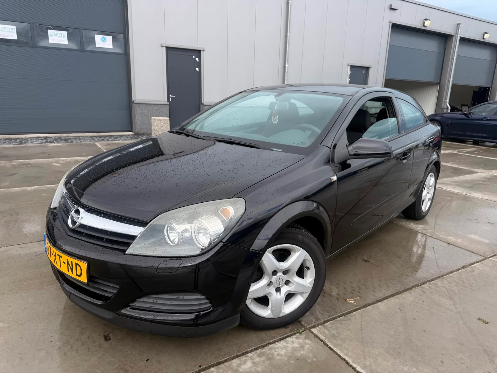 Opel Astra GTC (2007) — foto 1