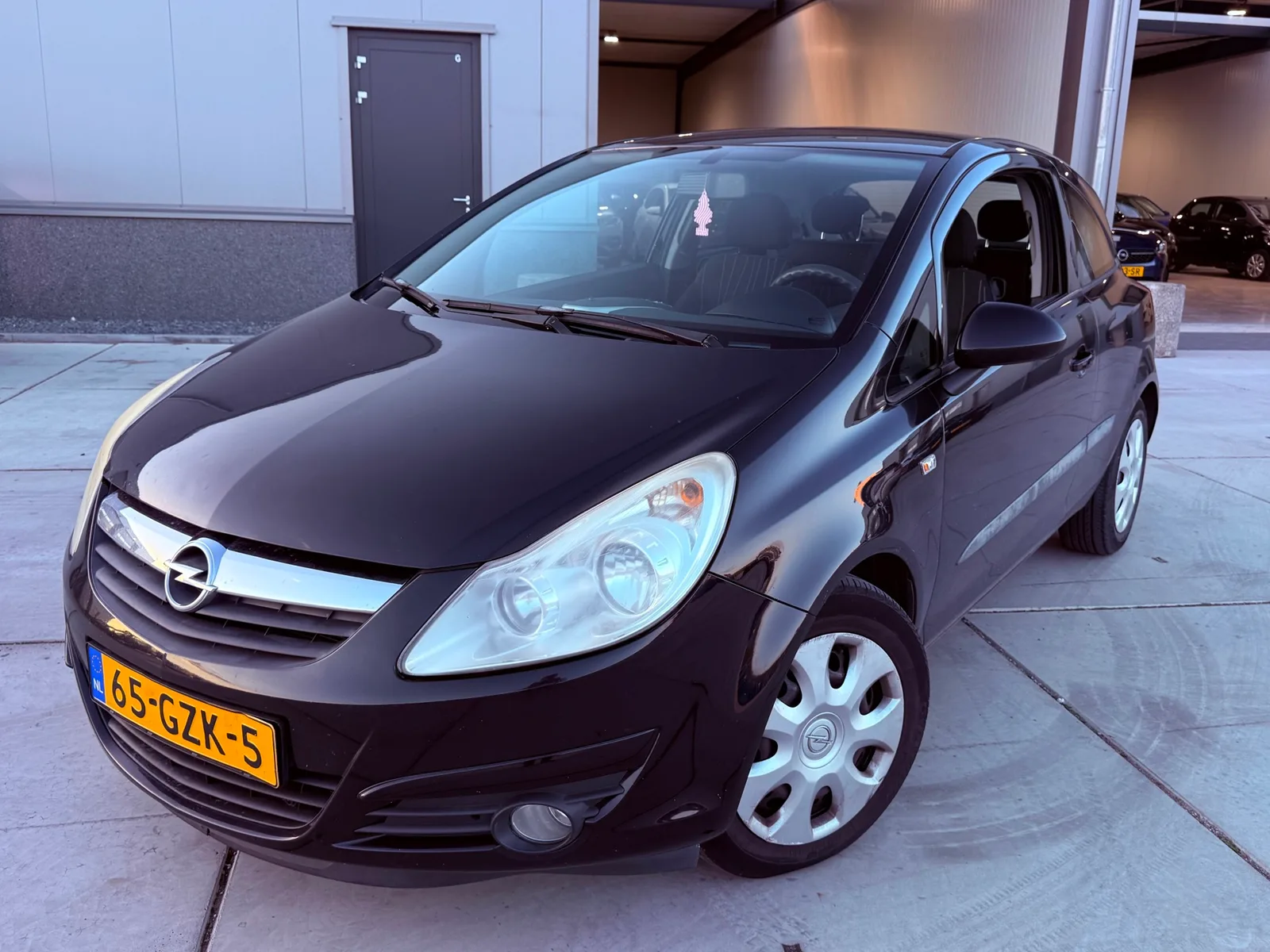 Opel Corsa (2008) — foto 1