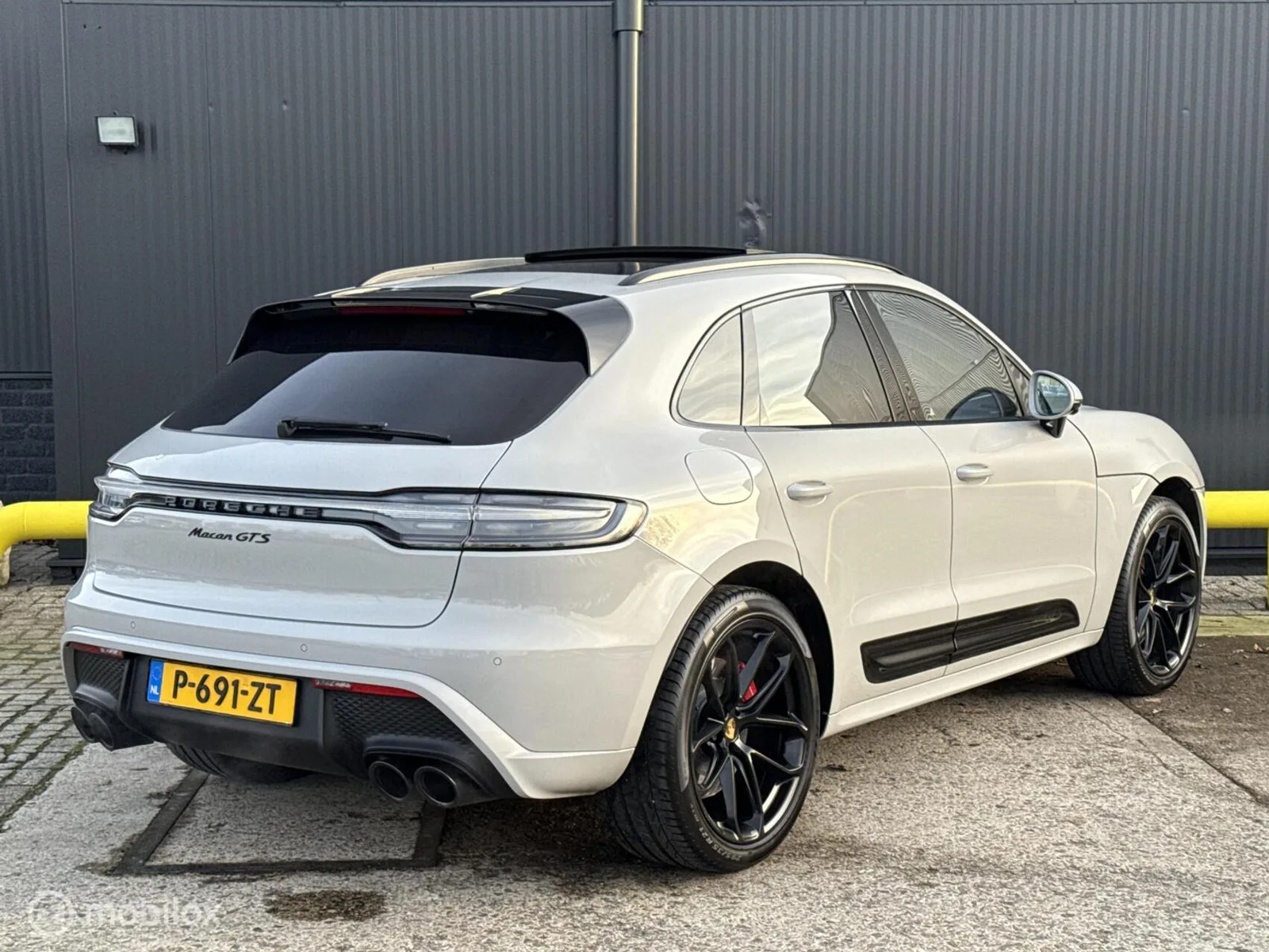 Porsche Macan (2022) — foto 1