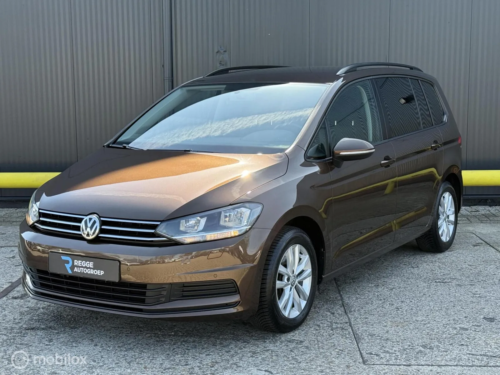 Volkswagen Touran (2016) — foto 1
