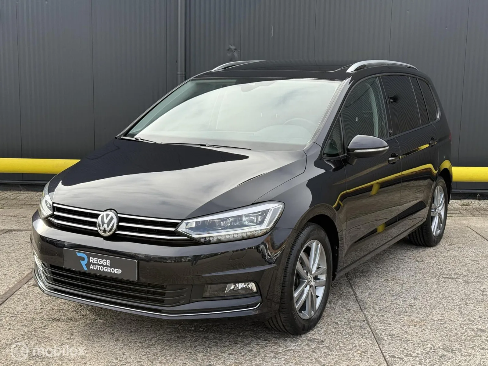 Volkswagen Touran (2017) — foto 1