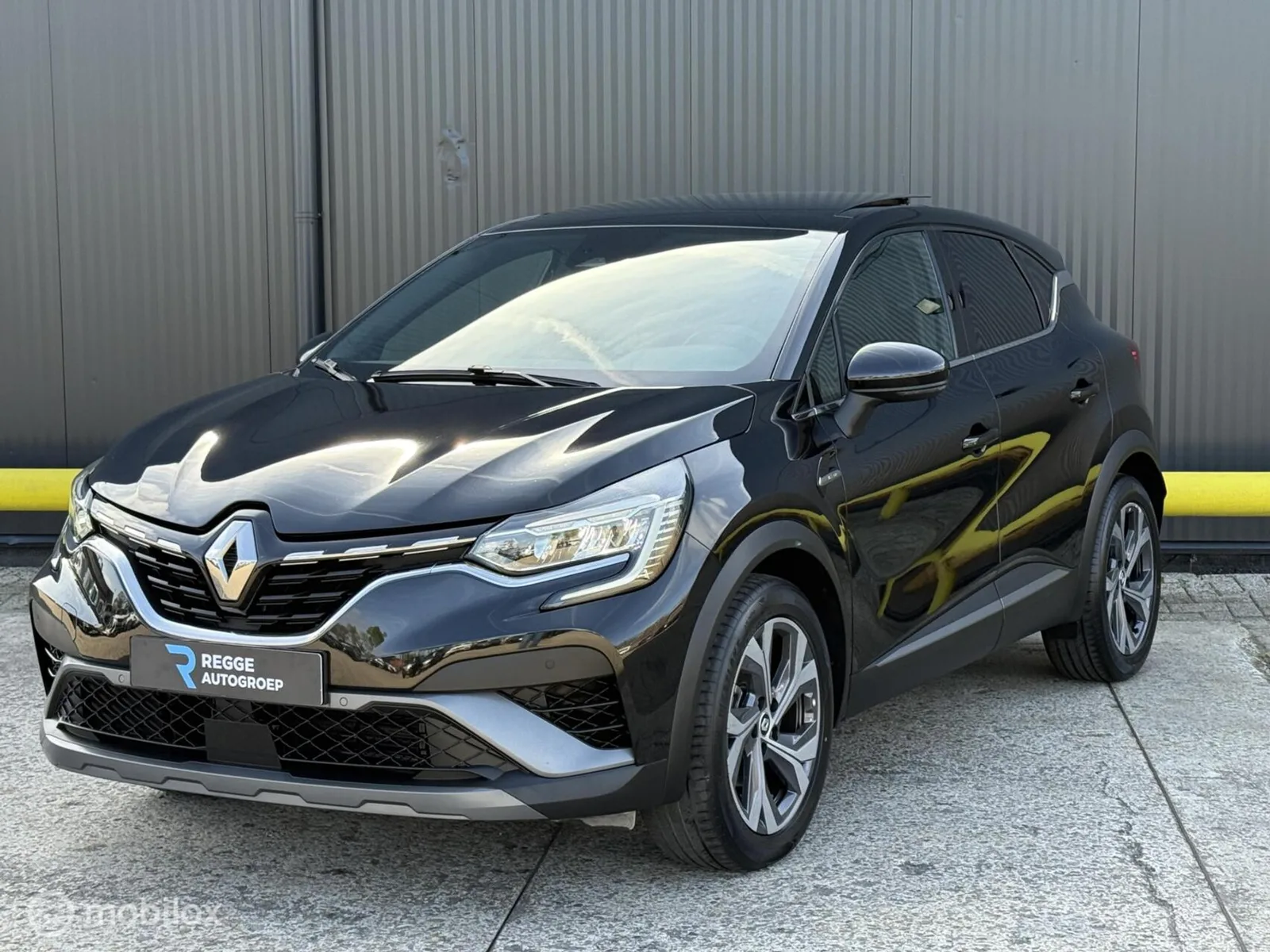 Renault Captur (2022) — foto 1