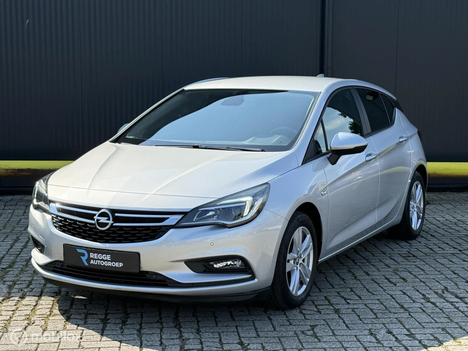 Opel Astra (2017) — foto 1