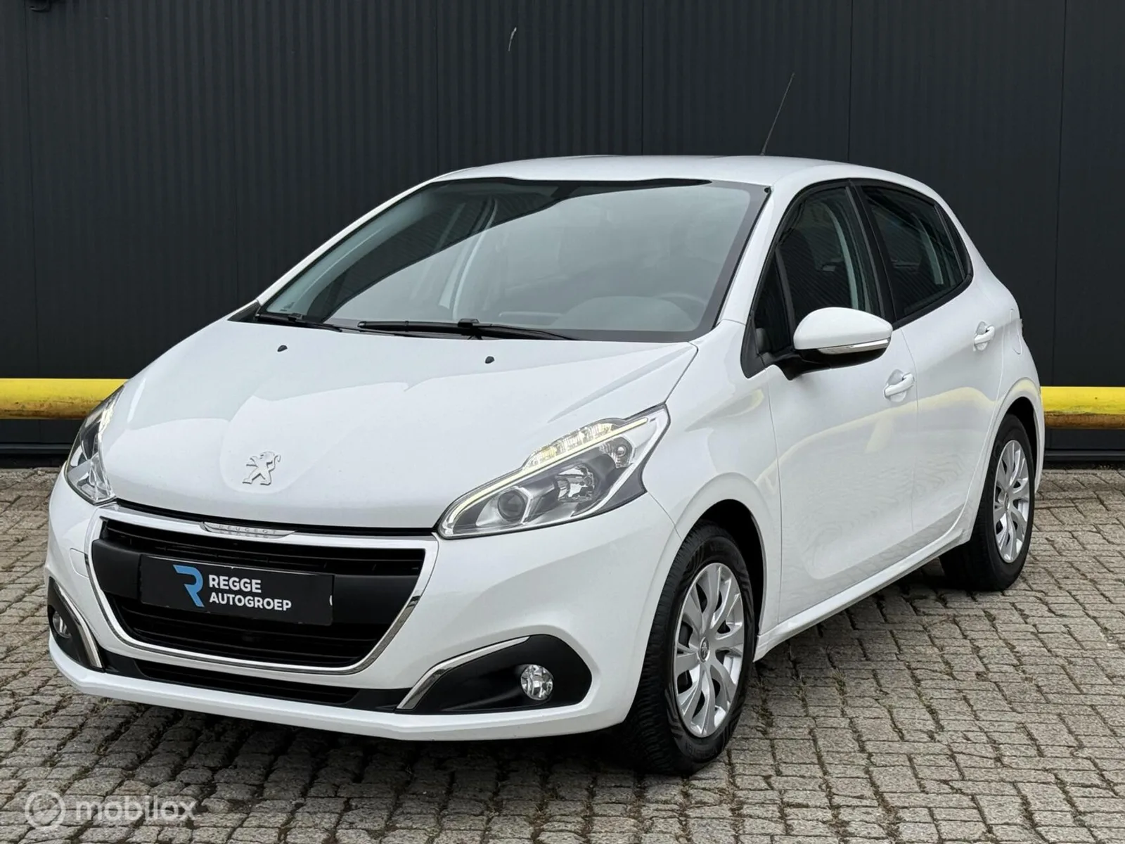 Peugeot 208 (2017) — foto 1