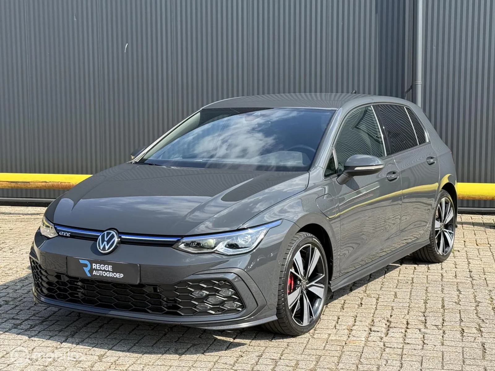 Volkswagen Golf (2021) — foto 1
