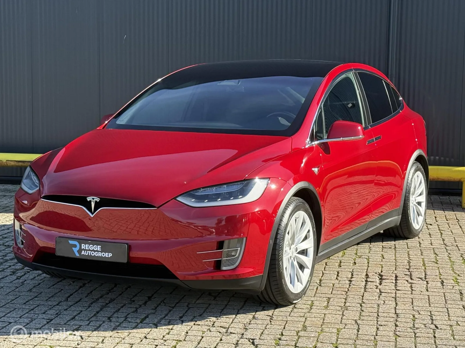 Tesla Model X (2018) — foto 1