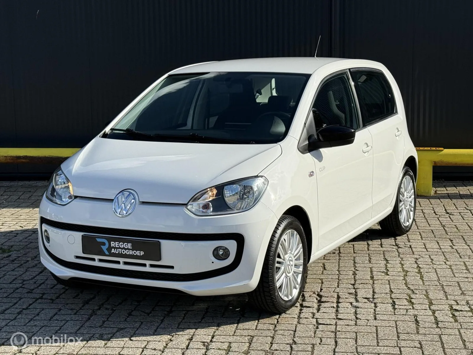 Volkswagen Up! (2014) — foto 1
