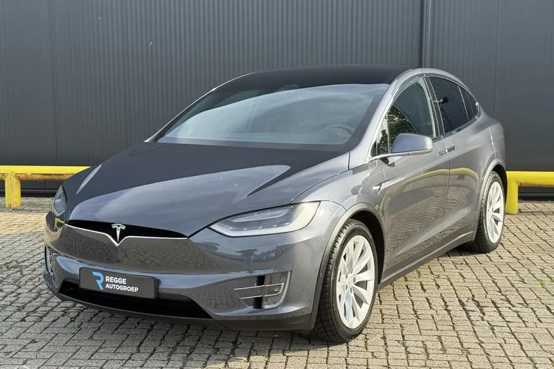 Tesla Model X (2017)