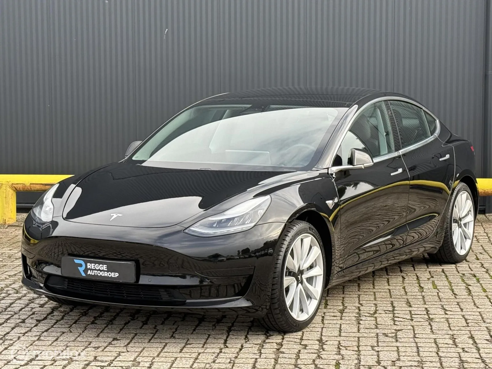 Tesla Model 3 (2019) — foto 1