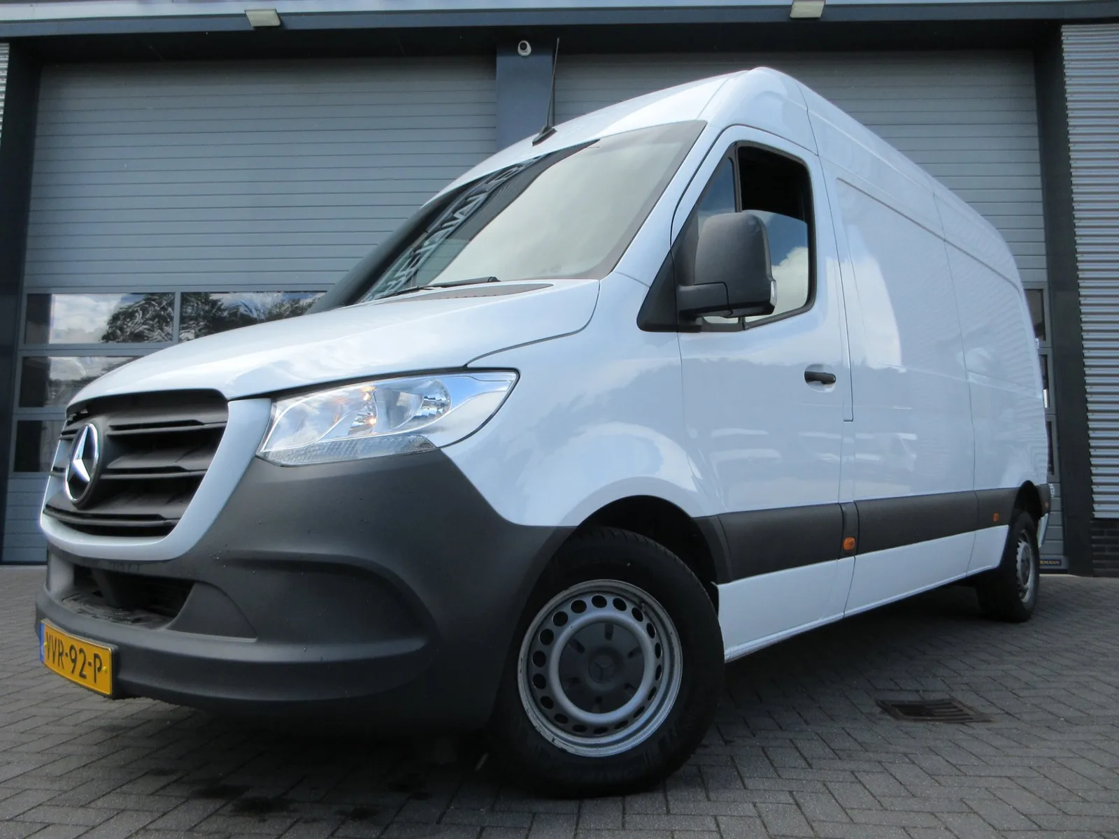 Mercedes-Benz Sprinter (2023) — foto 1