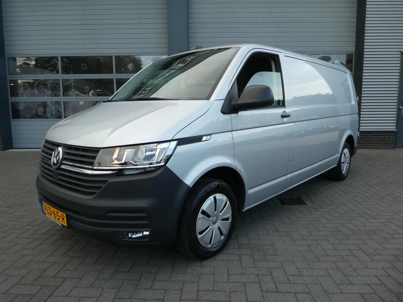 Volkswagen Transporter (2021) — foto 1