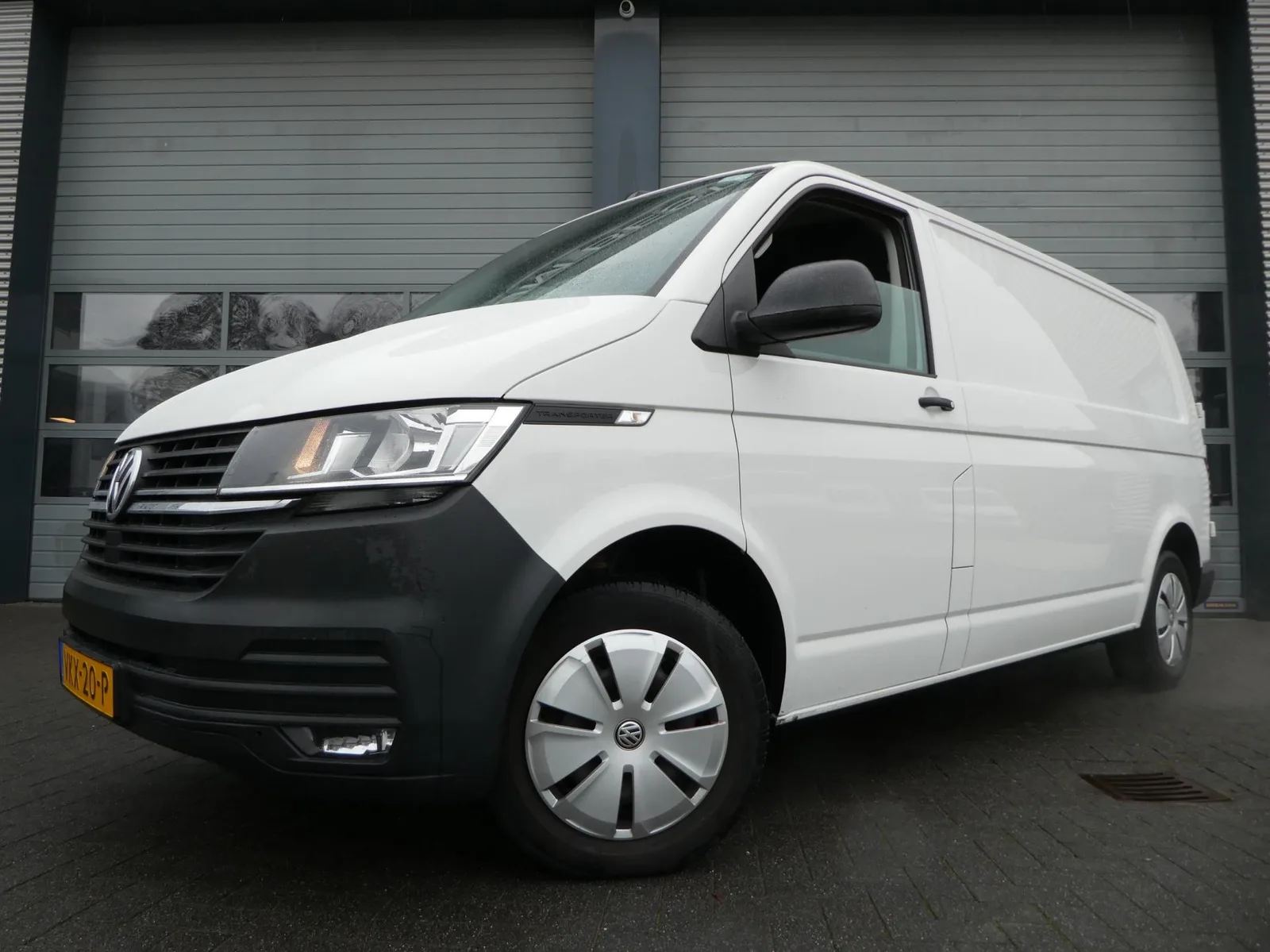 Volkswagen Transporter (2021) — foto 1