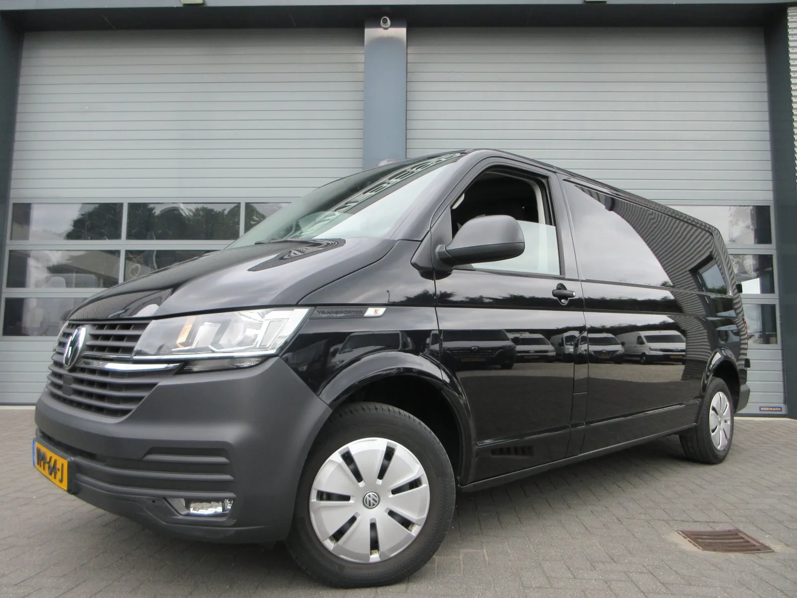 Volkswagen Transporter (2022) — foto 1