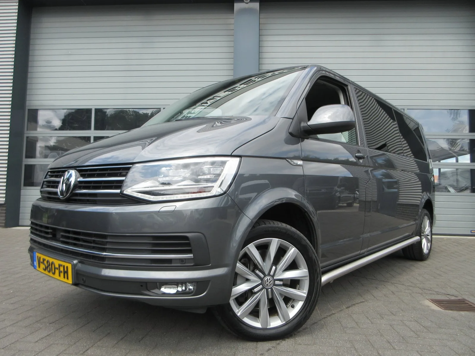 Volkswagen Transporter (2017) — foto 1