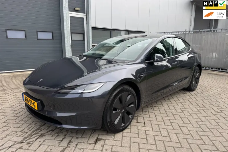 Tesla Model 3 (2025)