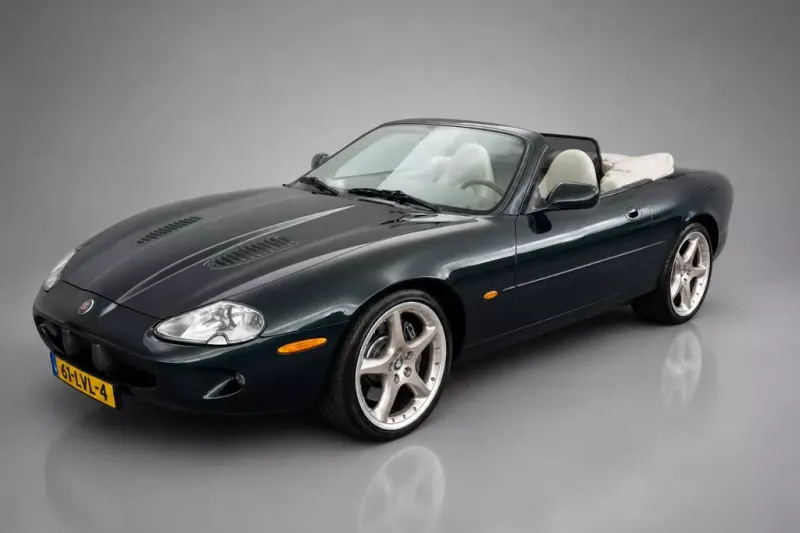 Jaguar XK (2000)