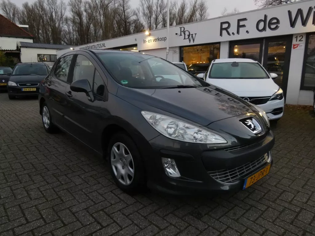Peugeot 308 (2009) — foto 1