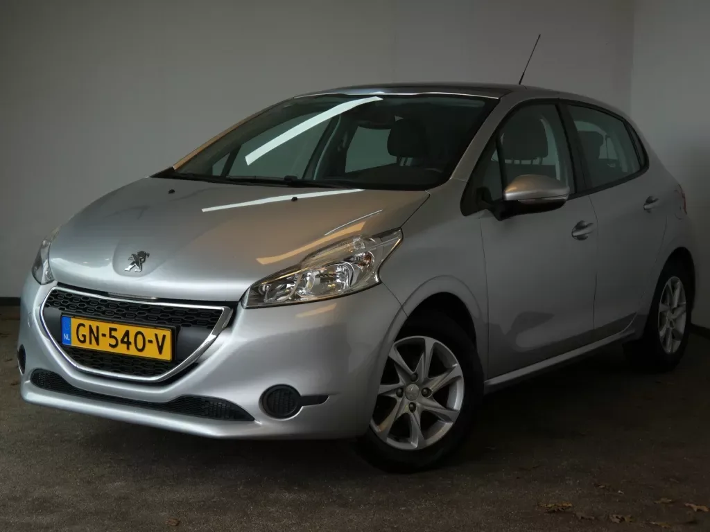 Peugeot 208 (2014) — foto 1