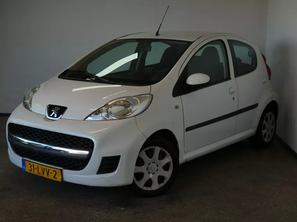 Peugeot 107 (2010) — foto 1