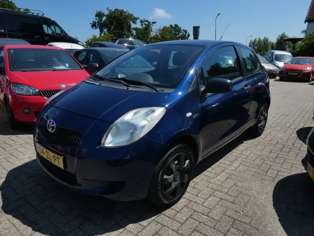 Toyota Yaris (2008) — foto 1