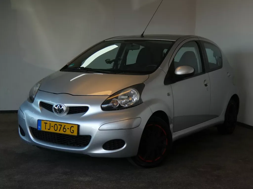 Toyota Aygo (2011) — foto 1